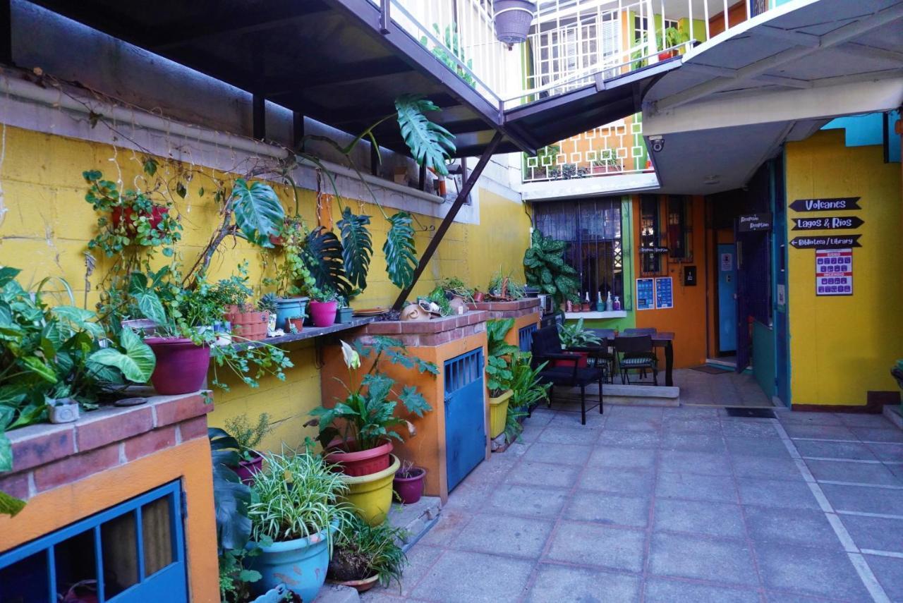 Hostal Guatefriends Guatemala City Exterior photo