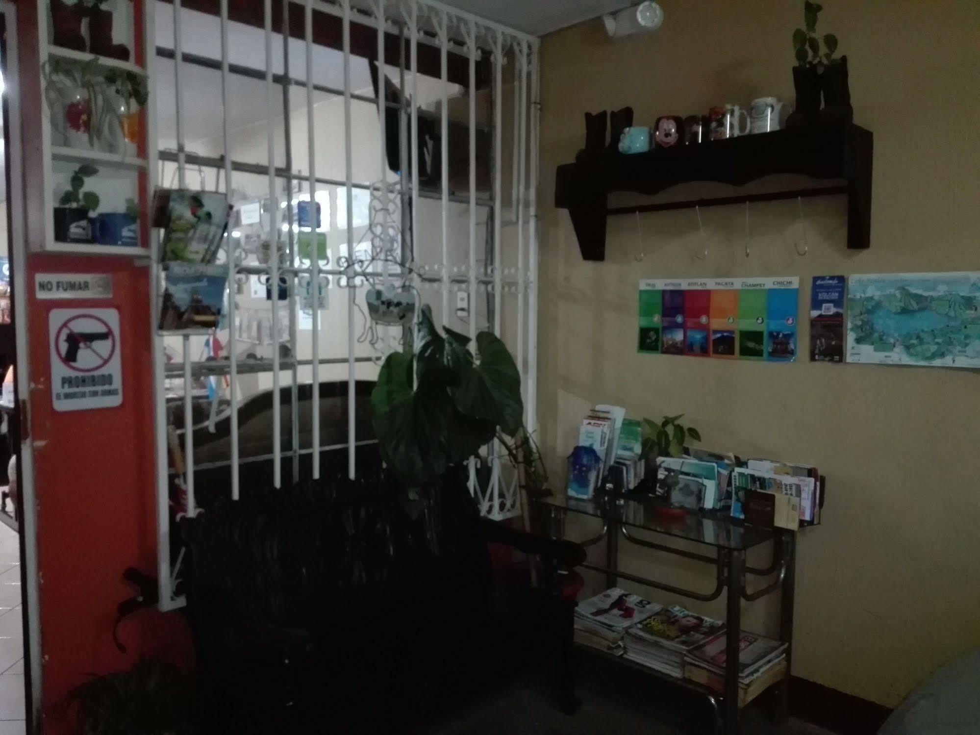 Hostal Guatefriends Guatemala City Exterior photo